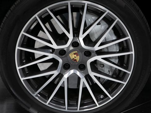 Certified 2022 Porsche Cayenne Turbo image 11