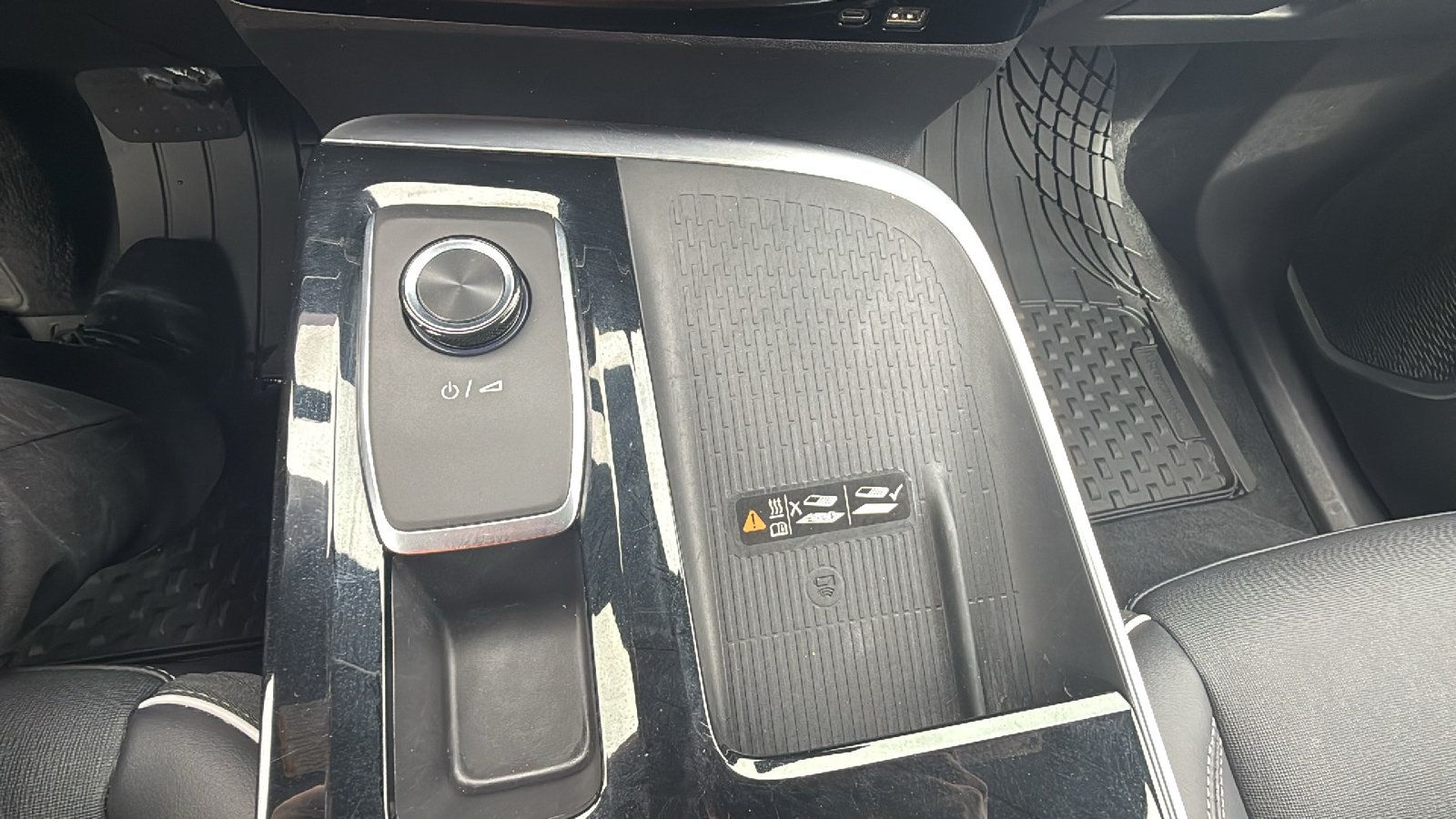 Used 2025 Buick Enclave Preferred AWD/4WD image 18