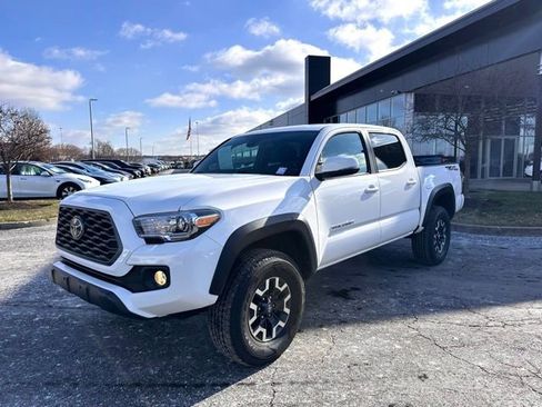 Used 2021 Toyota Tacoma TRD Off-Road w/ Technology Package image 4