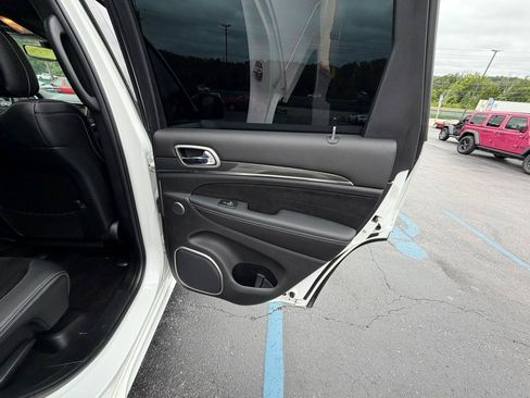 Used 2017 Jeep Grand Cherokee SRT AWD/4WD image 38