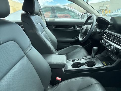 Used 2023 Honda Civic Touring image 3