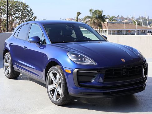Certified 2024 Porsche Macan image 7