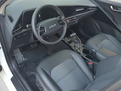 Used 2023 Kia Niro EX image 10