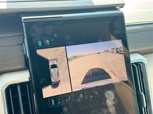 Used 2024 GMC Acadia Denali image 17