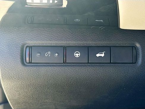 New 2025 Nissan Pathfinder SV w/ Black Appearance Package image 10