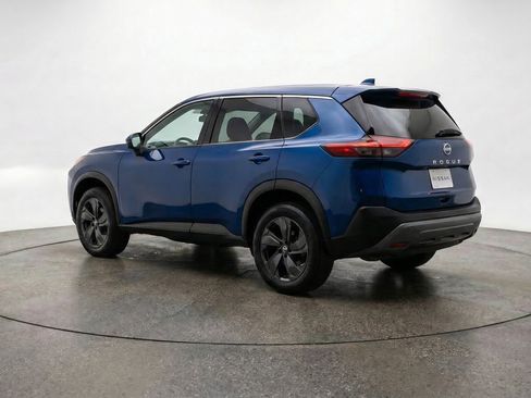 Used 2025 Nissan Rogue SV image 6
