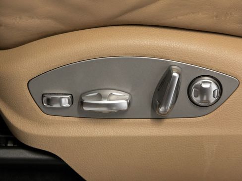 Certified 2023 Porsche Macan S AWD/4WD image 19