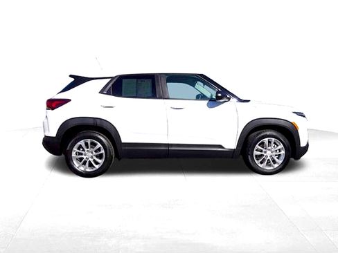 Used 2025 Chevrolet TrailBlazer LS w/ LS Convenience Package FWD image 2