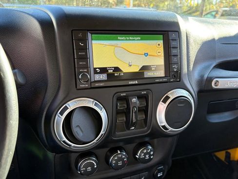 Used 2015 Jeep Wrangler Unlimited Sahara image 10