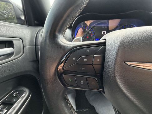Used 2019 Chrysler 300 S AWD/4WD image 18