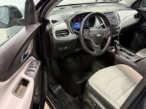 Used 2022 Chevrolet Equinox LT w/ Driver Convenience Package image 10