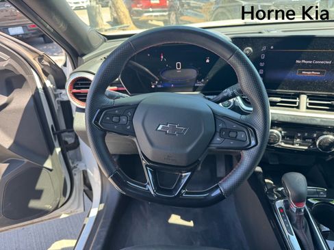 Used 2024 Chevrolet Trax RS w/ Sunroof Package FWD image 15