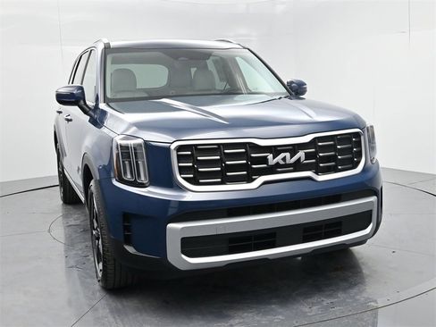 New 2025 Kia Telluride S image 2