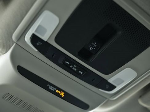 Certified 2024 Honda HR-V EX-L image 40