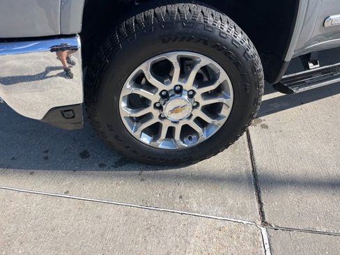 Used 2024 Chevrolet Silverado 2500 LTZ w/ LTZ Premium Package image 43