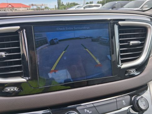 Used 2017 Chrysler Pacifica Touring-L FWD image 12