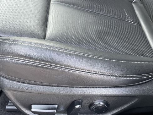 Used 2025 Genesis G70 2.5T image 22