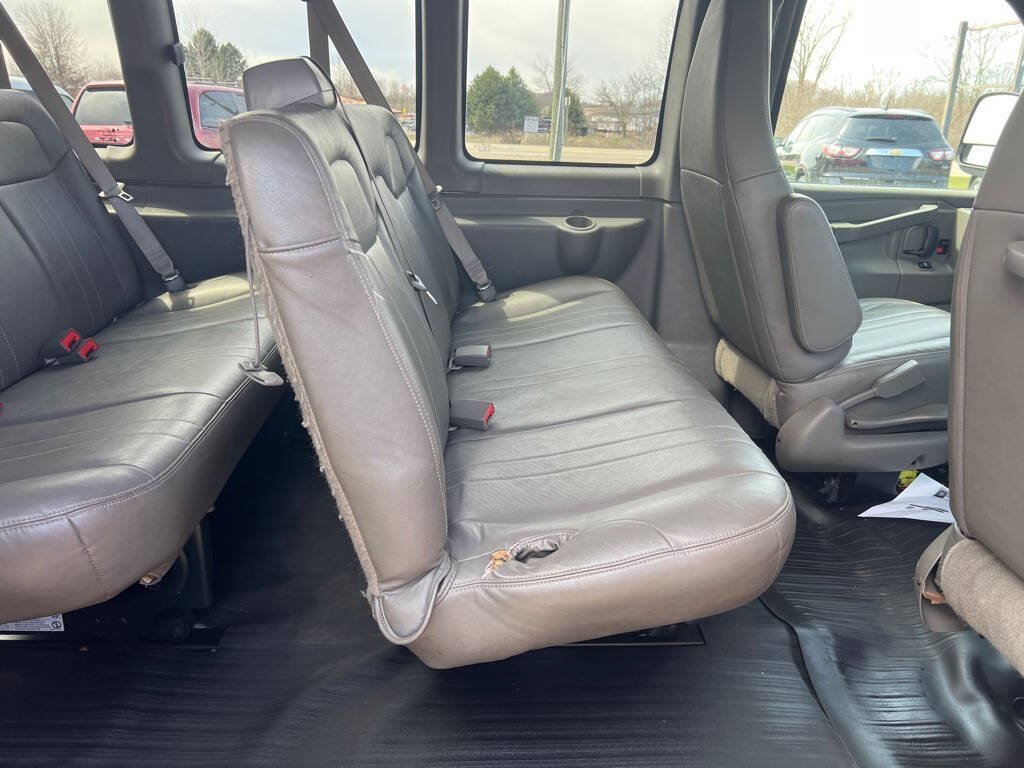 Used 2016 Chevrolet Express 3500 LS RWD image 6