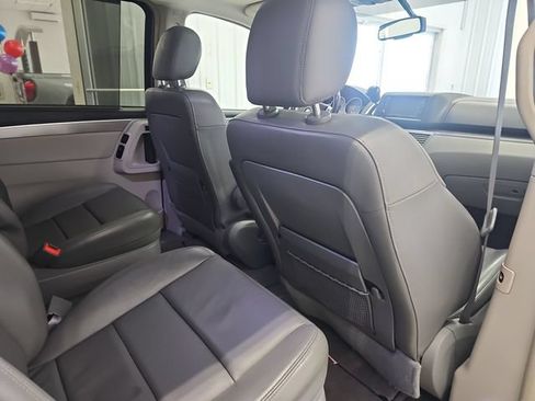 Used 2009 Volkswagen Routan SEL Premium FWD image 32