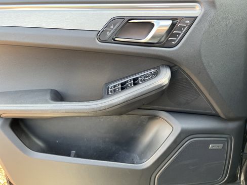 Used 2020 Porsche Macan image 14