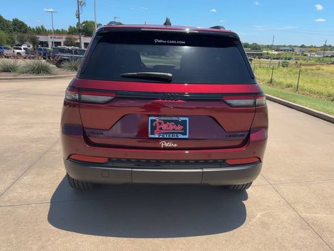 Used 2025 Jeep Grand Cherokee Limited w/ Black Appearance Package AWD/4WD image 8