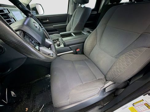 Used 2022 Toyota Tundra SR5 w/ SR5 Convenience Package RWD image 11