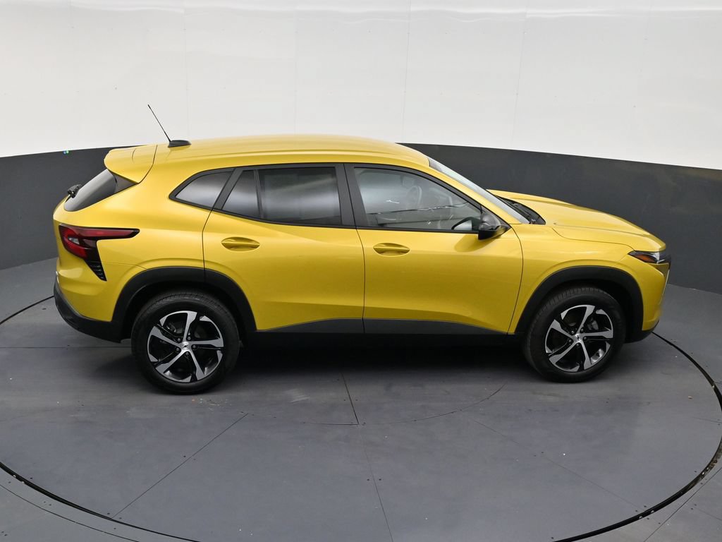 Used 2025 Chevrolet Trax RS FWD image 17