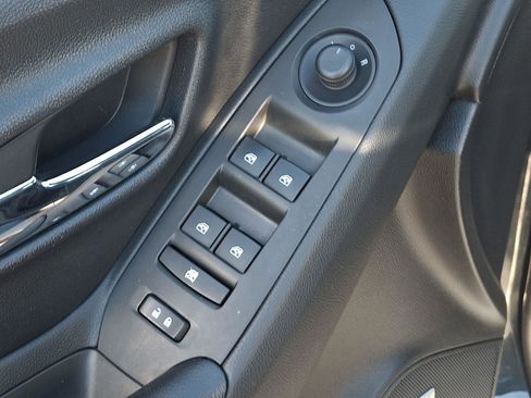 Used 2015 Chevrolet Trax LTZ image 25