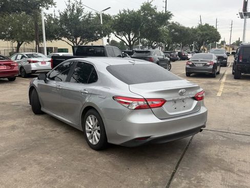 Used 2019 Toyota Camry LE FWD image 7