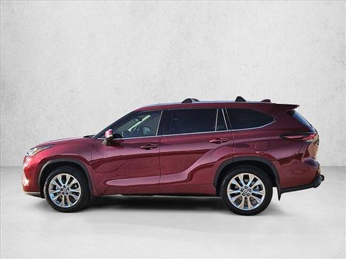 Used 2025 Toyota Highlander Limited FWD image 9