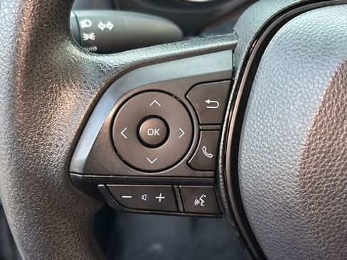 Used 2022 Toyota RAV4 XLE image 17