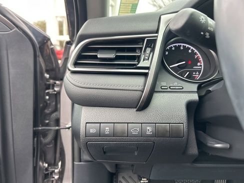 Used 2022 Toyota Camry SE image 25