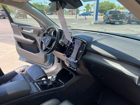Certified 2023 Volvo XC40 B5 Plus w/ Protection Package Premier image 37