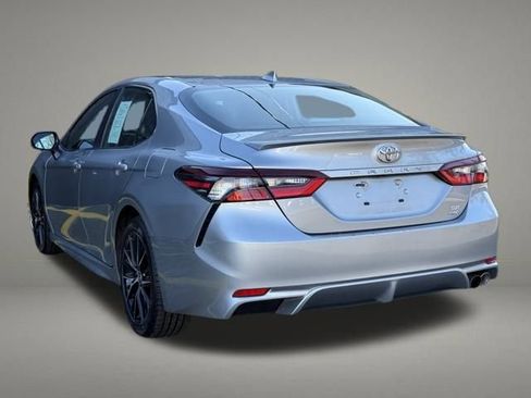 Used 2024 Toyota Camry SE image 3