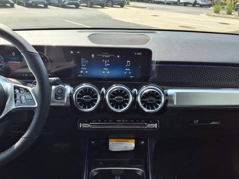 New 2025 Mercedes-Benz GLB 250 4MATIC image 18
