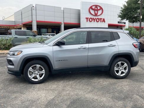 Used 2024 Jeep Compass Latitude AWD/4WD image 8