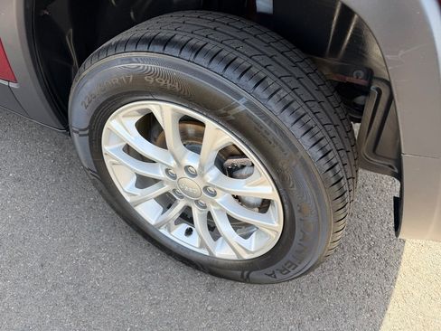 Used 2019 Jeep Cherokee Latitude w/ Popular Appearance Group image 21