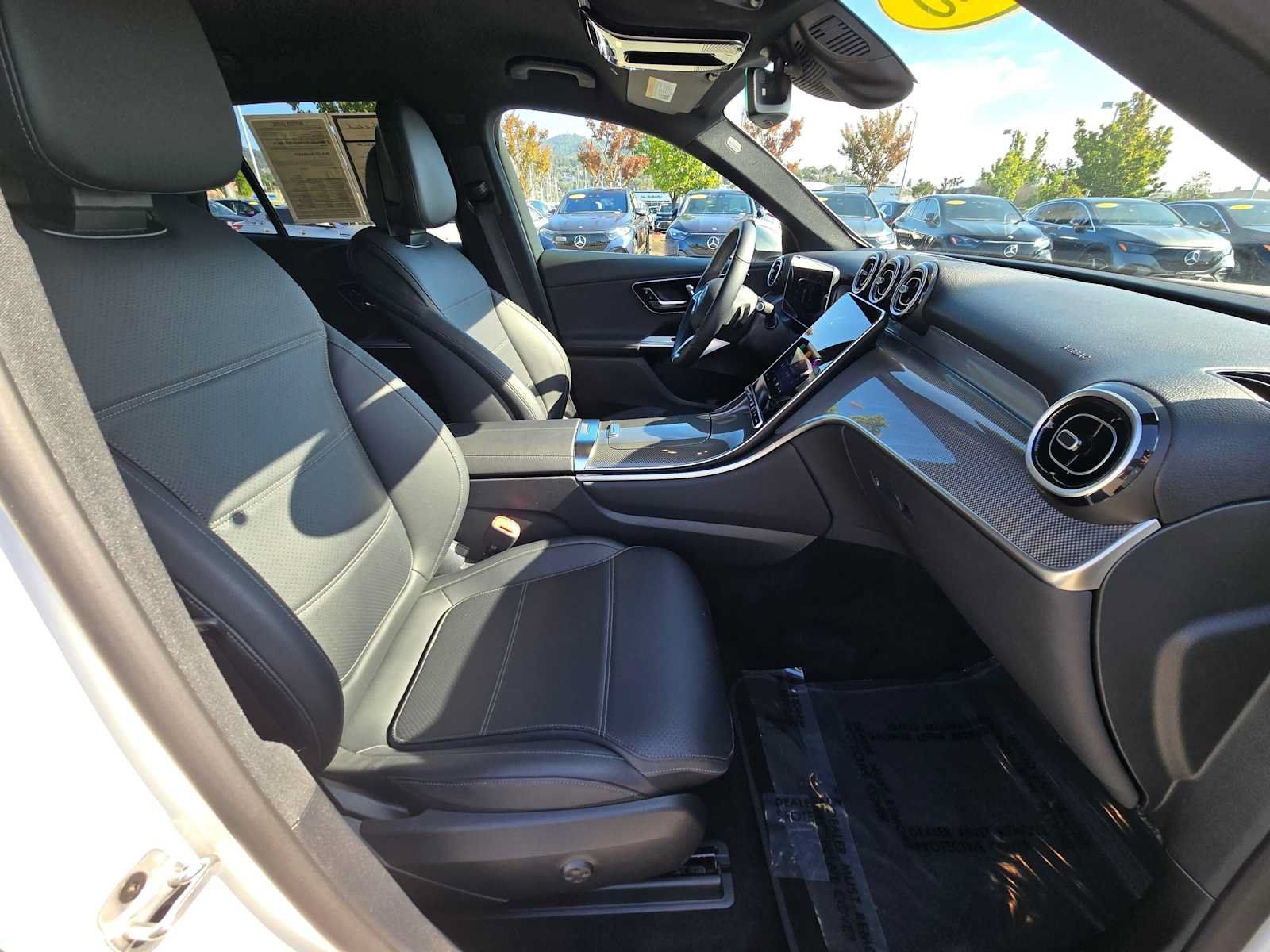 Used 2025 Mercedes-Benz GLC 300 4MATIC image 11