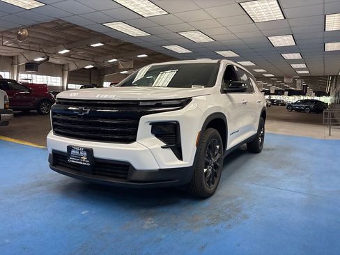 New 2026 Chevrolet Traverse LT w/ Midnight/Sport Edition FWD image 11