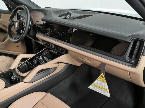 New 2026 Porsche Cayenne AWD image 25
