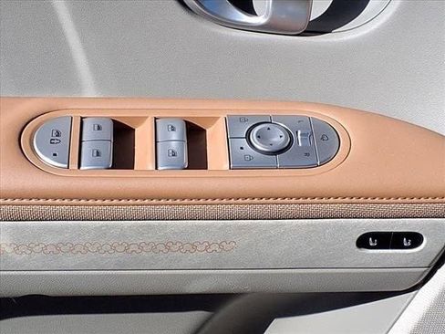 Used 2024 Hyundai Ioniq 5 Limited image 18