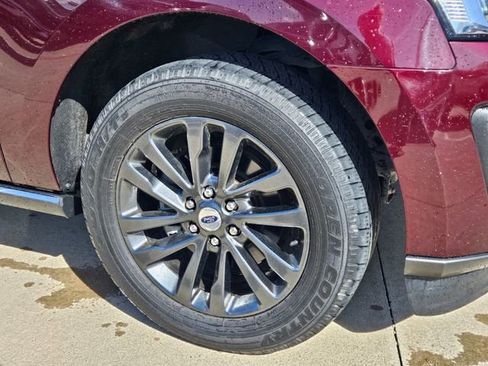 Used 2021 Ford Expedition Limited image 3