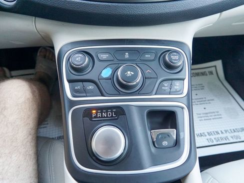 Used 2016 Chrysler 200 Limited FWD image 22