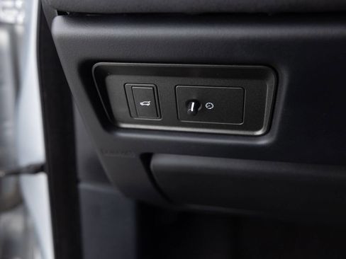 Used 2017 Land Rover Range Rover Evoque SE image 34