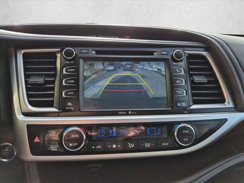 Used 2015 Toyota Highlander Limited FWD image 13