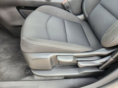 Used 2024 GMC Terrain SLE image 21