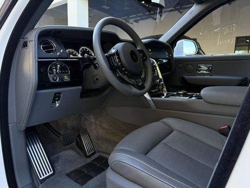 Used 2023 Rolls-Royce Cullinan image 21