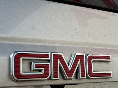 Used 2018 GMC Yukon SLT image 30