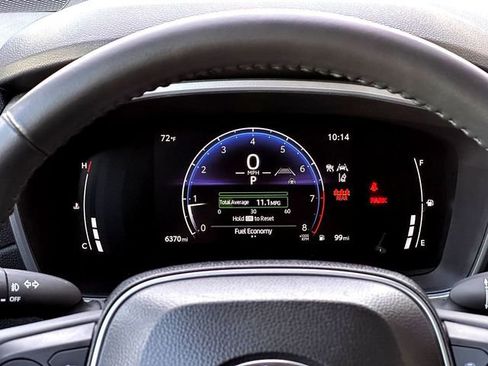 Used 2024 Toyota Corolla Cross XLE image 22