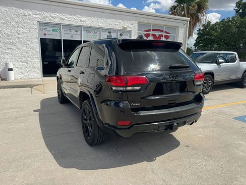 Used 2021 Jeep Grand Cherokee Laredo X image 3